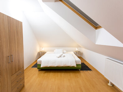 Hotel Nový Kaštieľ - BYT 2+2 - spálňa s manželskou posteľou