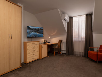 Hotel Nový Kaštieľ - ŠTVORLÔŽKOVÁ IZBA - vhodné pre rodiny s deťmi