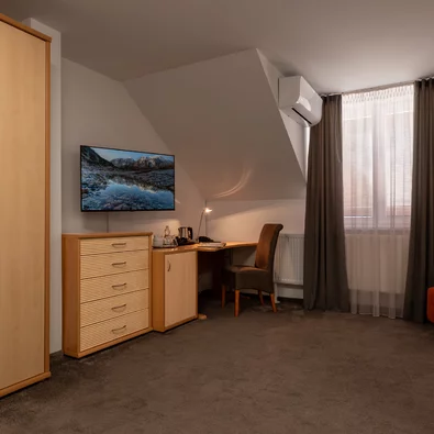 Hotel Nový Kaštieľ - ŠTVORLÔŽKOVÁ IZBA - vhodné pre rodiny s deťmi