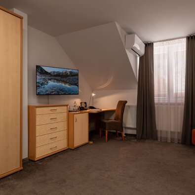Hotel Nový Kaštieľ - ŠTVORLÔŽKOVÁ IZBA - vhodné pre rodiny s deťmi